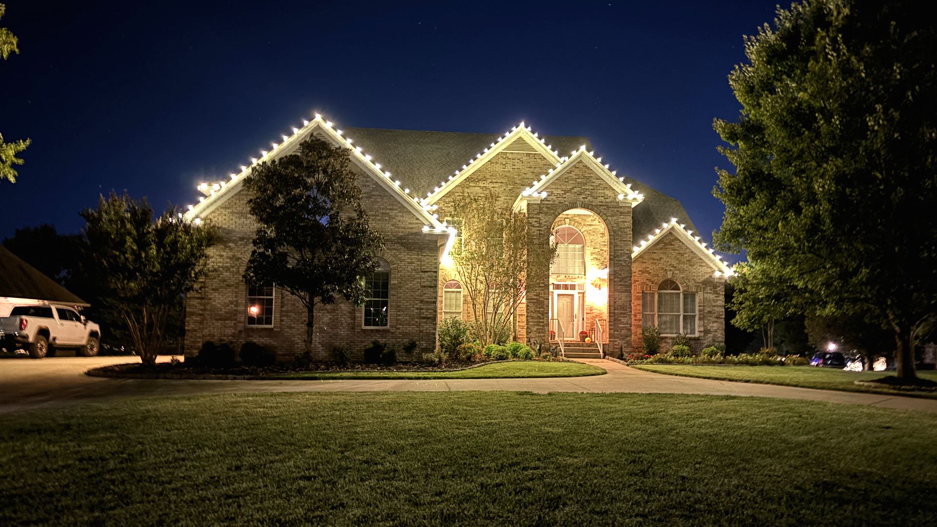 Christmas Light Installation in Milan TN